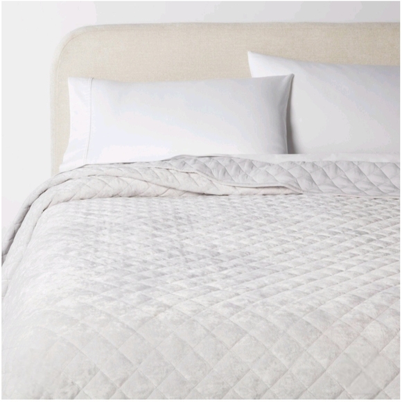 Threshold King Luxe Diamond Stitch Velvet Quilt Light Gray